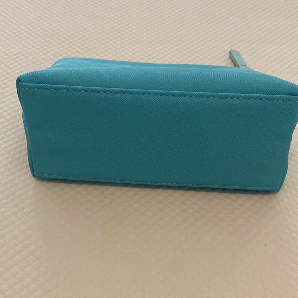 La Mer Blue Cosmetic Makeup Toiletry Travel Bag Case Zipper Vegan Leather Pouch